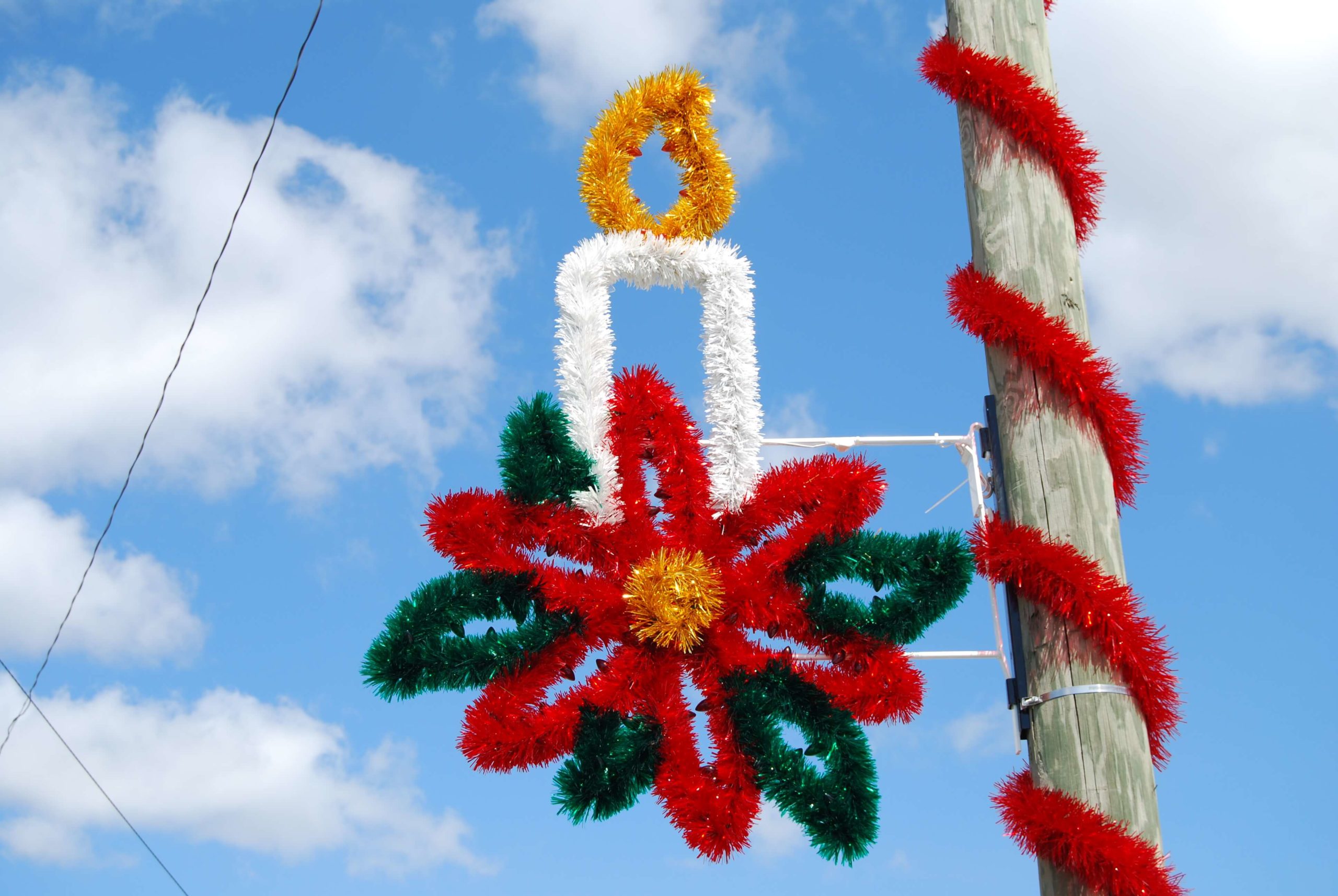 5' Garland Candle In Poinsettia Pole Mount Holiday Light Display