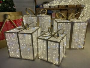SHIMMERING GIFT BOXES