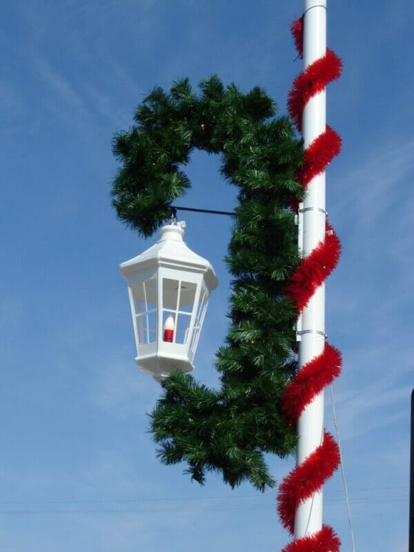 6.5' Garland Scroll With White Lantern Holiday Light Display