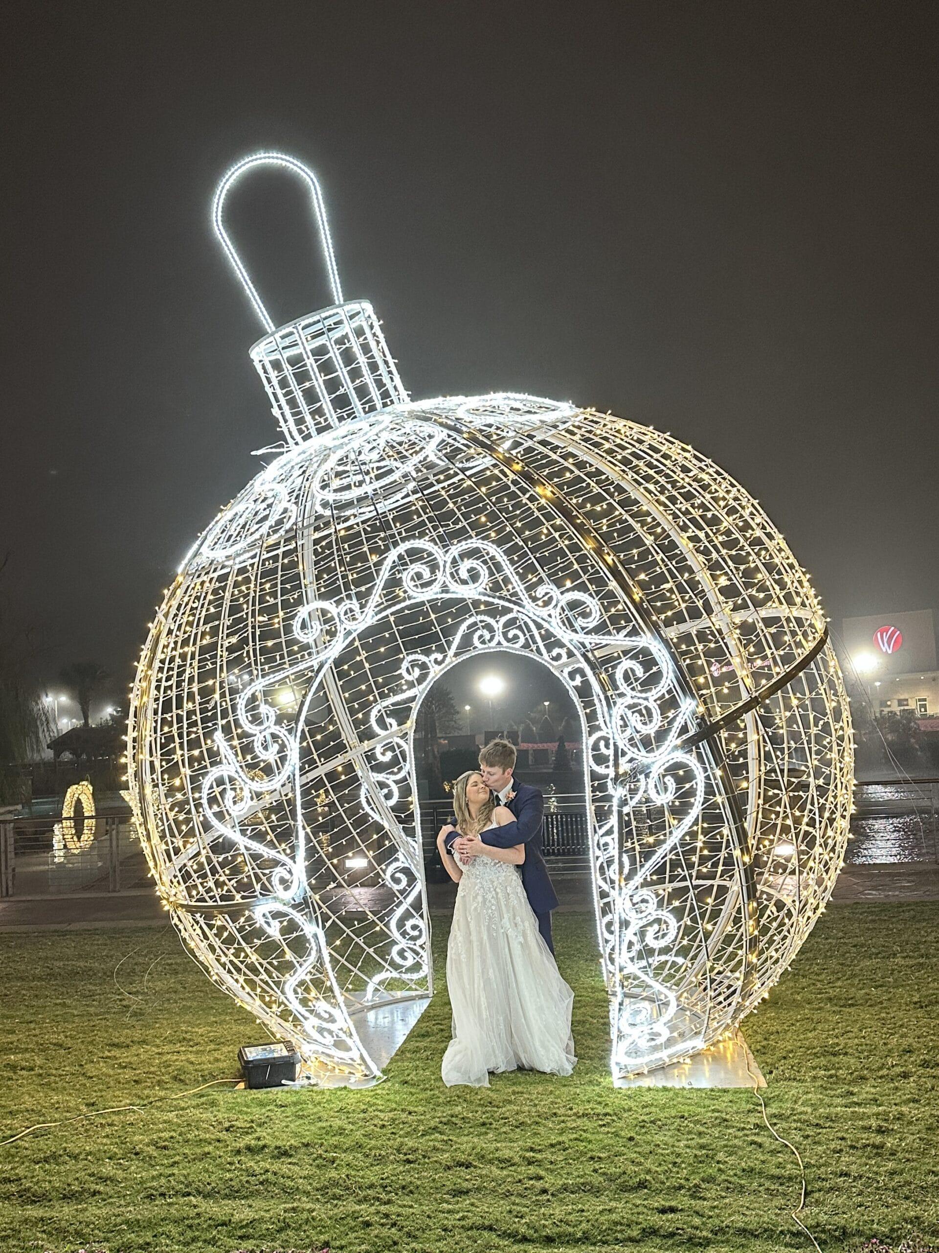 WALK THROUGH ORNAMENT DIMENSIONAL DISPLAY