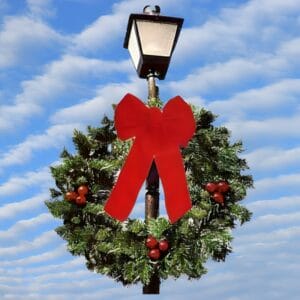 4' Garland Wreath With Cross Bar Pole Mount Holiday Light Display